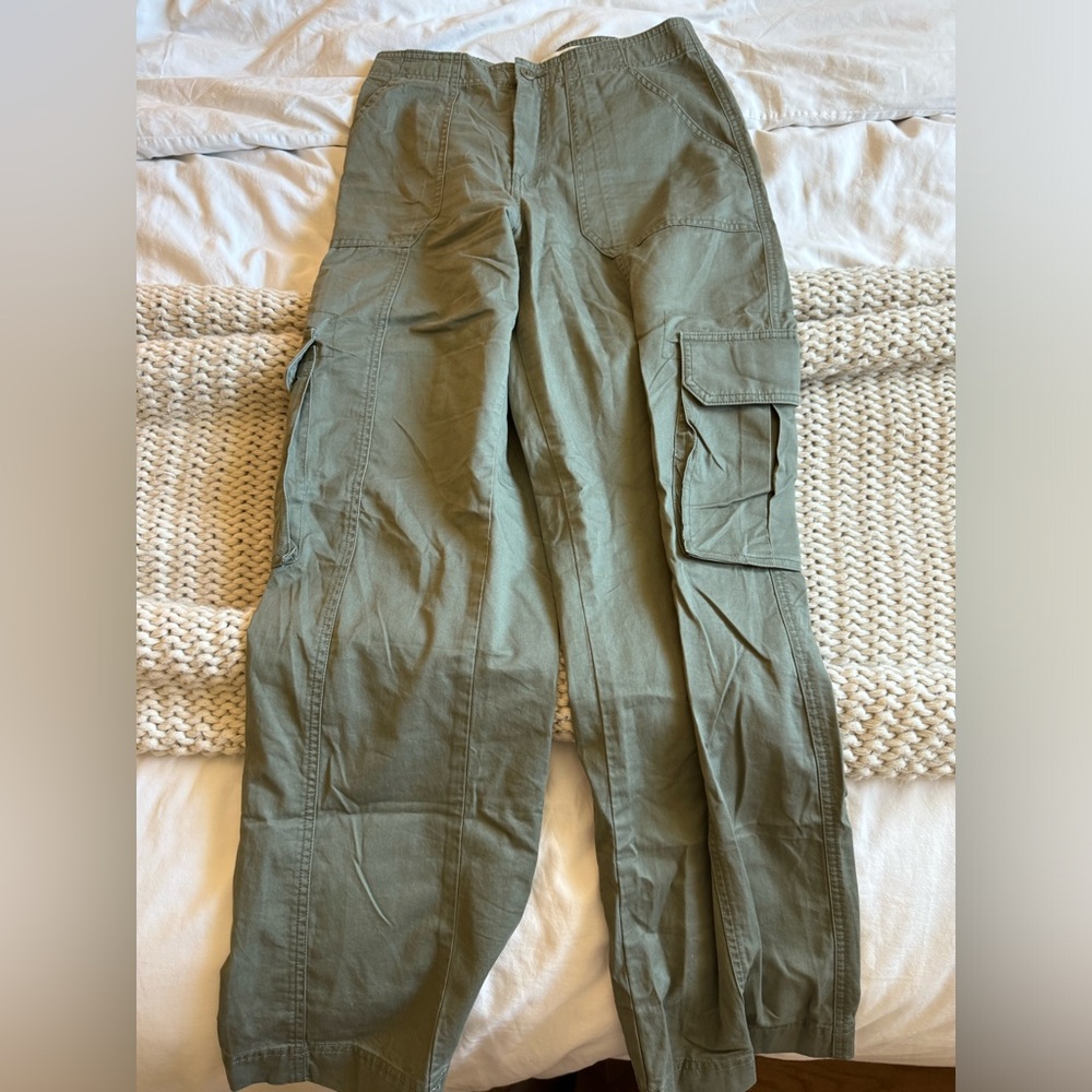 Abercrombie & Fitch Relaxed Cargo Pants in Army Green
